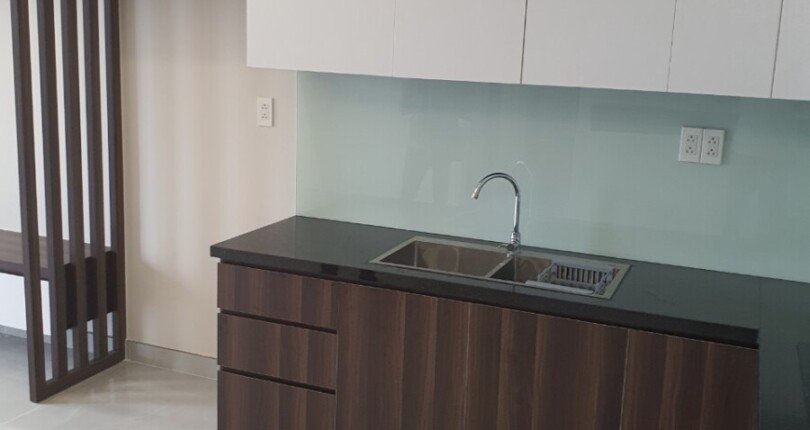 hinh anh bep trong can ho 1 810x430 - Bán gấp căn hộ Saigon South Residences 3 phòng ngủ, view hồ bơi, lầu cao