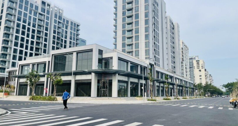 hinh anh khu dan cu cardinal court phu my hung t12 2023 810x430 - Chính chủ bán lỗ vốn Shophouse Cardinal Court Phú Mỹ Hưng mặt đường Raymondienne Quận 7