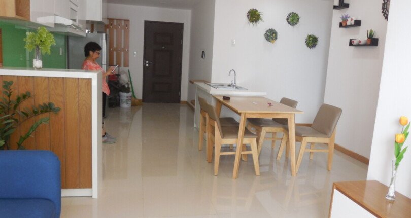 hinh anh phong khach can ho cho thue 1 810x430 - Cho thuê căn hộ chung cư Scenic Valley 1, 70m2, giá 18tr/tháng, nội thất đầy đủ, xem nhà dễ.