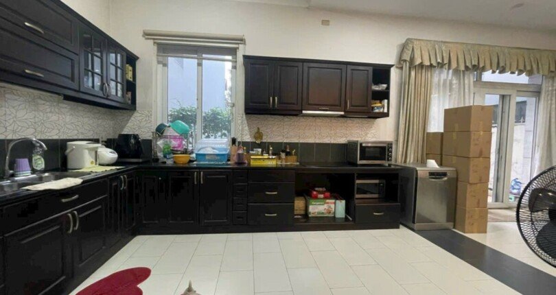 khong gian bep trong nha dat ban 810x430 - Mua bán nhà đất Khu Nam Thông 2, Phú Mỹ Hưng T12/2023 giá rẻ