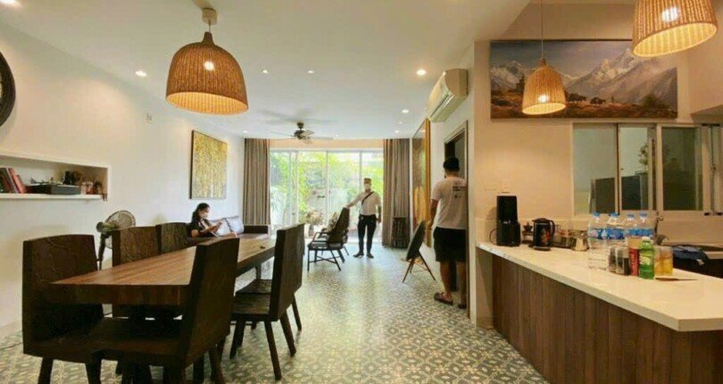 khong gian bep va phong an 1 810x430 - Mua bán nhà đất Khu biệt thự Thảo Điền 1 T1/2024 giá rẻ