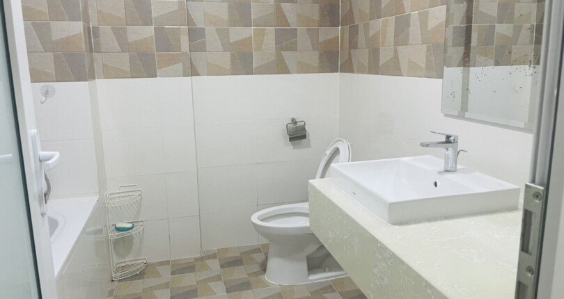 nha tam 810x430 - Bán gấp căn hộ Chung cư Happy Valley căn 01 lầu cao giá 5,540 tỷ