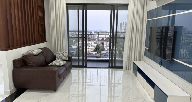 phong khach can ho ban 10 810x430 - Bán căn hộ chung cư Nam Phúc, tầng cao, 124m2, giá 8.8 tỷ, nội thất đầy đủ, xem nhà dễ.