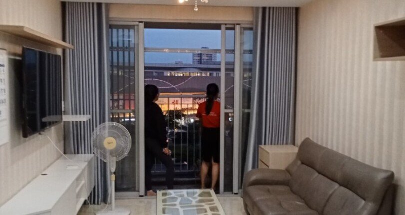 phong khach can ho ban 16 810x430 - Bán căn hộ chung cư Scenic Valley 1, 77m2, căn góc, giá 4.5 tỷ, tặng kèm 01 ô đậu xe .