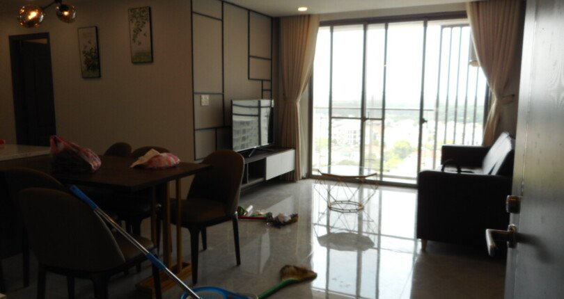 phong khach can ho ban 4 810x430 - Chính chủ bán gấp căn hộ Hưng Phúc Happy Residence 3 phòng ngủ, view biệt thự