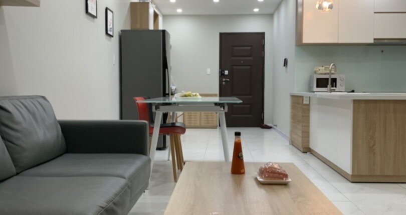 phong khach can ho cho thue 1 810x430 - Cần cho thuê căn hộ 02pn, chung cư Scenic Valley 1, nhà đẹp, giá 20tr/tháng, đủ nội thất.
