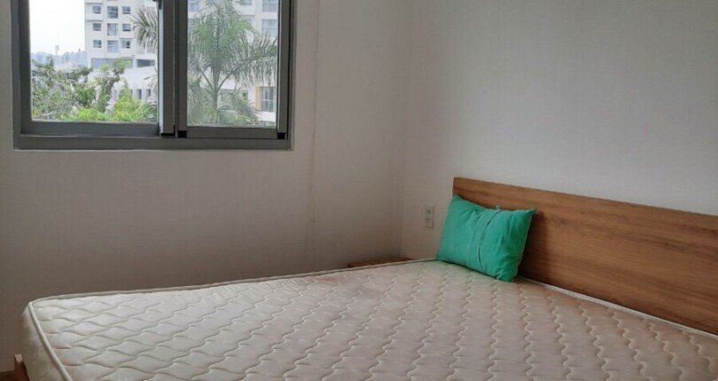 phong ngu can ho ban 810x430 - Bán căn hộ 77m2, chung cư Scenic Valley 1, giá 4.2 tỷ, nội thất đầy đủ, nhà có hợp đồng thuê.