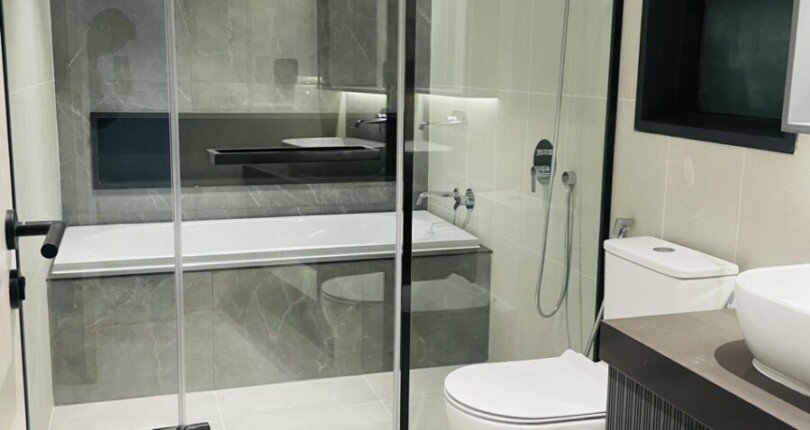 toilet day du trang thiet bi cao cap 810x430 - Giá thuê căn hộ 2 phòng ngủ Chung cư Cardinal Court Phú Mỹ Hưng T1/2024