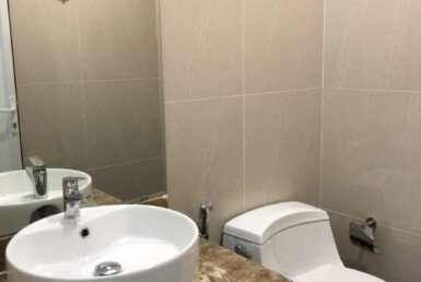 toilet-rieng-trong-van-phong-cho-thue