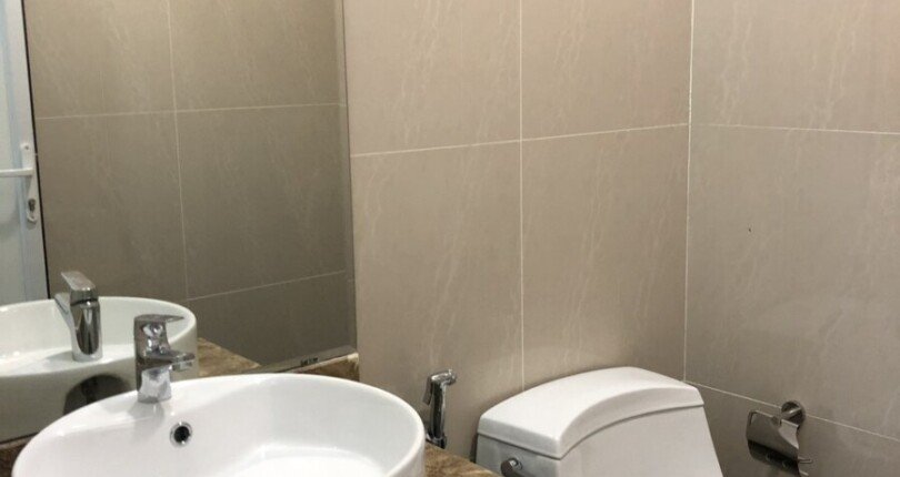 toilet rieng trong van phong cho thue 810x430 - Cho thuê Officetel Golden King Phú Mỹ Hưng Quận 7 T1/2024 giá rẻ