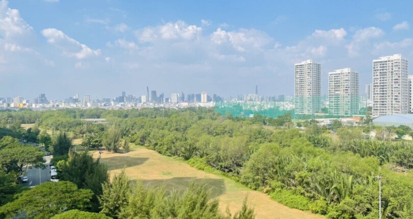 view phong khach 810x430 - Bán căn hộ block A01 Chung cư Happy Valley giá 5,5 tỷ