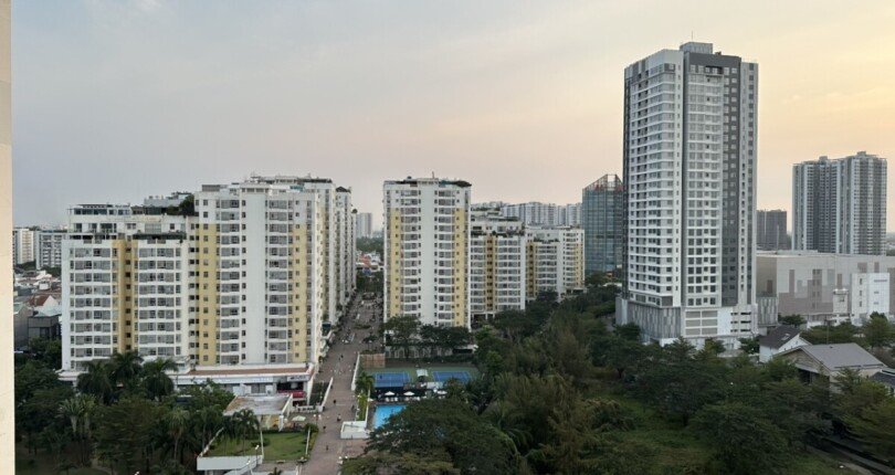 ban can ho sky garden 3 4 7 810x430 - Bán căn hộ Sky Garden 3. Căn góc 74m2 Nhà rất đẹp 3 Phòng ngủ View trực diện hồ bơi. Giá bán 3.7 Tỷ (TL)