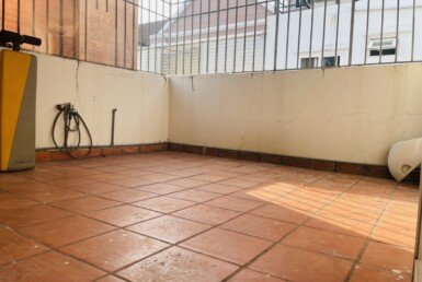 ban-cong-can-ho-rong-rai