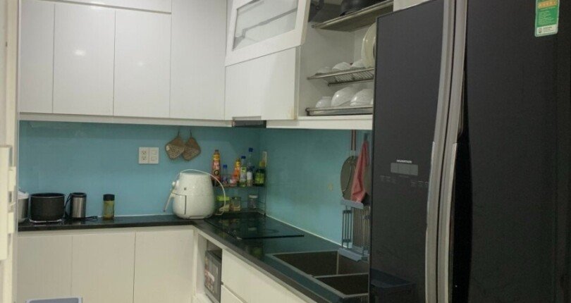 bep can ho ban 2 810x430 - Cần bán gấp trước tết căn hộ chung cư Hưng Phúc Happy Residences, giá 4.4 tỷ, đầy đủ nội thất.