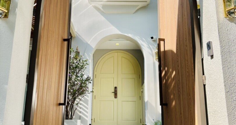 can canh cong vao 810x430 - Cho thuê nhà biệt thự nguyên căn số 26 Mỹ Thái 1a Phú Mỹ Hưng Quận 7 t2/2024