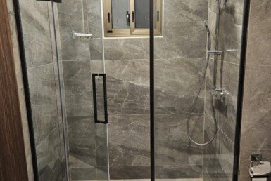 can-canh-toilet