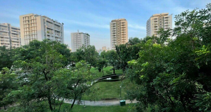 can ho lien ke cong vien 810x430 - Giá mua bán căn hộ BD4 Riverpark Residence căn cùng tầng tiện ích t2/2024