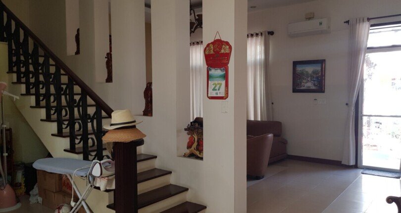 cau thang bo 810x430 - Bán gấp biệt thự 20 Mỹ Thái 1b giá 27 tỷ, số nhà cũ b2.55