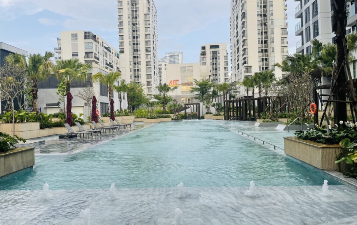 ho boi noi khu cardinal court 1170x738 - Chuyển nhượng cặp 2 căn hộ thông nhau Cardinal Court view trực diện hồ bơi