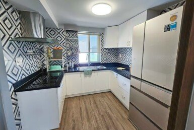 khong-gian-bep-rong-rai