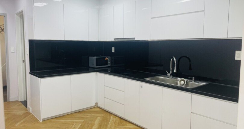 khong gian bep rong rai 810x430 - Giá căn hộ 3 phòng ngủ Scenc Valley 1 Quận 7 t1/2024
