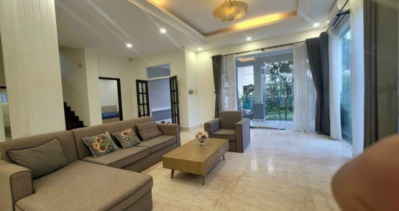khong gian phong khach 810x430 - Cho thuê nhà Biệt thự nguyên căn Khu dân cư Mỹ Phú 2a Quận 7 T1/2024