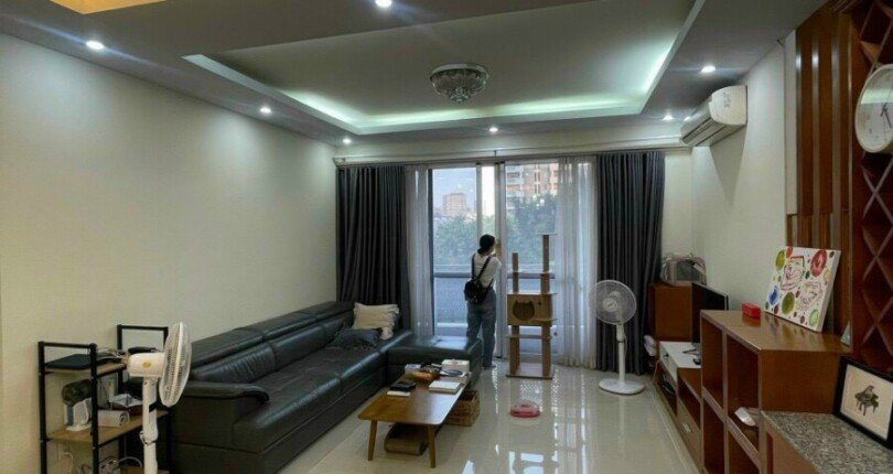 phong khach can ho ban 12 810x430 - Giá mua bán căn hộ BD4 Riverpark Residence căn cùng tầng tiện ích t2/2024