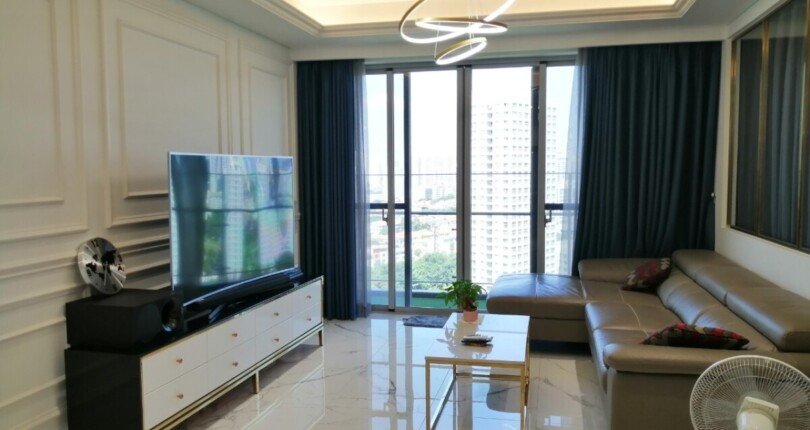 phong khach can ho ban 3 810x430 - Bán căn hộ chung cư Scenic Valley 1, 133m2, giá 8.5 tỷ, nội thất đầy đủ, nhà đang trống xem nhà dễ.