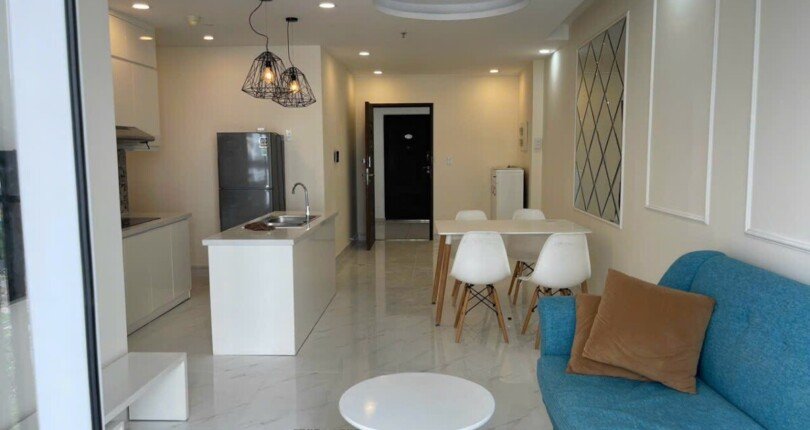 phong khach can ho ban 8 810x430 - Bán căn hộ chung cư Scenic Valley 1, 02pn, giá 4 tỷ, nhà có hợp đồng thuê ổn định.