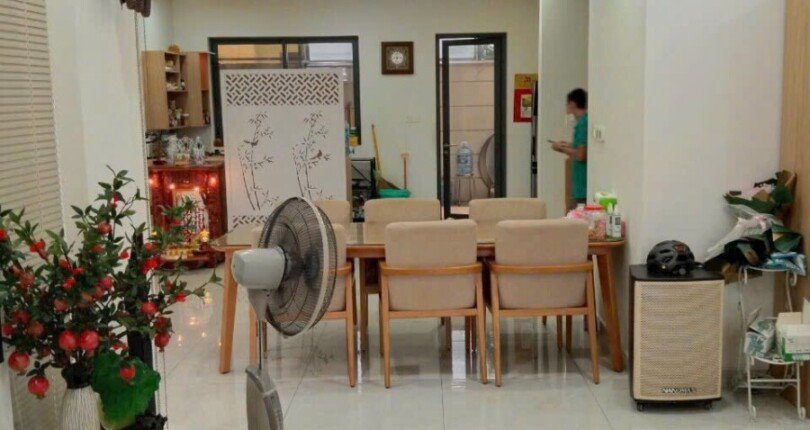 phong khach tang tret 810x430 - Mua bán nhà đất Khu Nine South Nhà Bè T1/2024 giá 15 tỷ