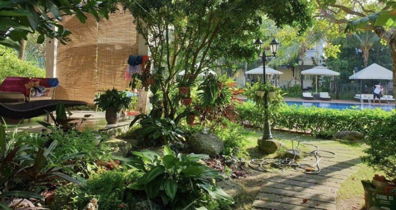 san vuon 810x430 - Bán biệt thự song lập Khu Chateau Phú Mỹ Hưng giá 95 tỷ