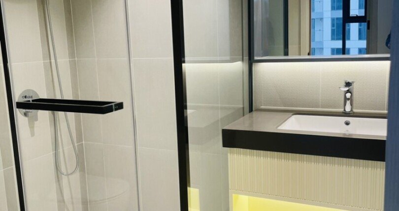 toilet cao cap 810x430 - Chuyển nhượng cặp 2 căn hộ thông nhau Cardinal Court view trực diện hồ bơi