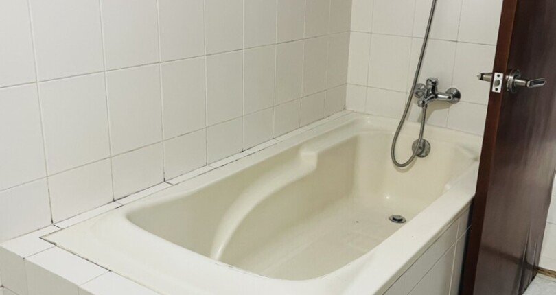 toilet co bon tam nam 810x430 - Giá cho thuê căn hộ dịch vụ Phú Mỹ Hưng Quận 7 T2/2024