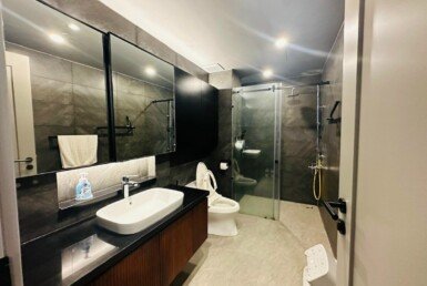 toilet-day-du-thiet-bi-cao-cap