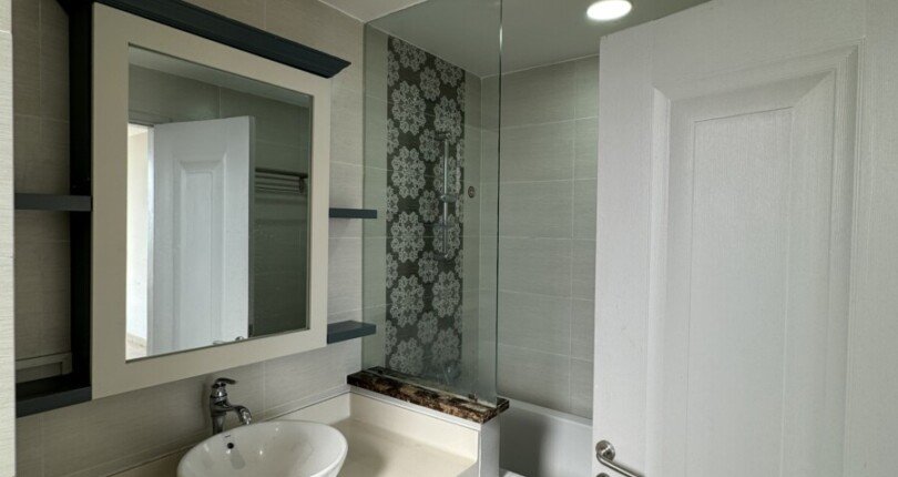 toilet trong can ho 3 810x430 - Mua bán căn hộ 3 phòng ngủ Chung cư Hưng Phúc đường Nguyễn Lương Bằng Quận 7 T1/2024