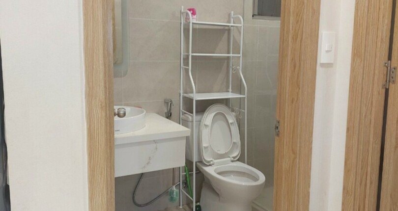 toilet trong can ho 4 810x430 - Giá mua bán căn hộ Hưng Phúc Happy Residence 2 phòng ngủ, view biệt thự