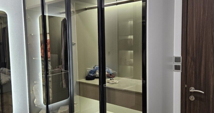 tu quan ao 1 810x430 - Giá mua bán căn hộ Chung cư The Peak Midtown Quận 7 T2/2024