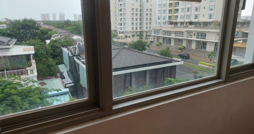 view cua so phong ngu 810x430 - Giá mua bán căn hộ Hưng Phúc Happy Residence 2 phòng ngủ, view biệt thự