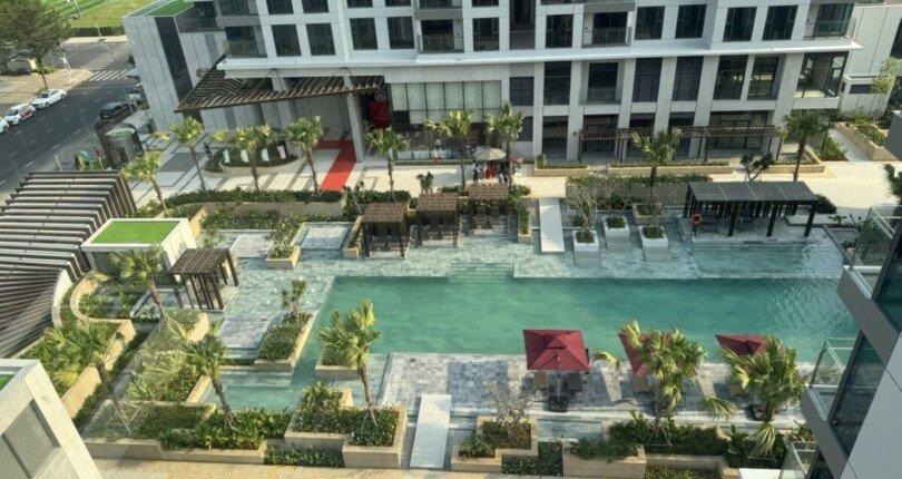 view phong khach can ho 810x430 - Duy nhất căn hộ Cardinal Court cần bán trong t2/2024, căn góc 3 mặt thoáng giá chỉ 6,030 tỷ