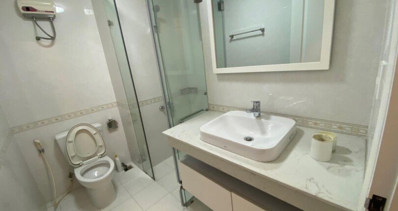 wc can ho ban 810x430 - Bán căn hộ căn hộ chung cư Scenic Valley 1, 80m2, giá 4.1 tỷ, đầy đủ nội thất, view hồ bơi.