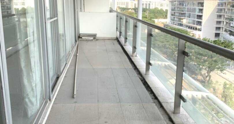 ban cong can ho ban 810x430 - Giá mua bán căn hộ 3 phòng ngủ Chung Cư Garden Plaza 2 Tôn Dật Tiên Quận 7 T3/2024