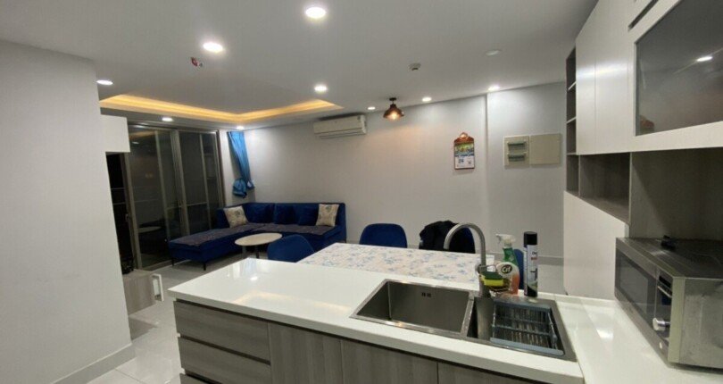 bep can ho ban 3 810x430 - Bán căn hộ chung cư Hưng Phúc 1, diện tích 78m2, giá 4.5 tỷ, nội thất đầy đủ, xem nhà dễ.