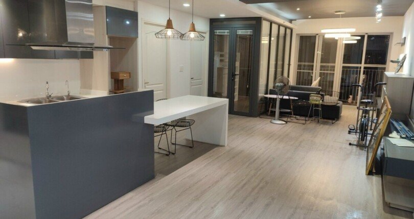 bep can ho ban 4 810x430 - Bán căn hộ chung cư Scenic Valley 1, tầng cao, 110m2, giá 6.4 tỷ, nhà đang có hdt 31tr/tháng.