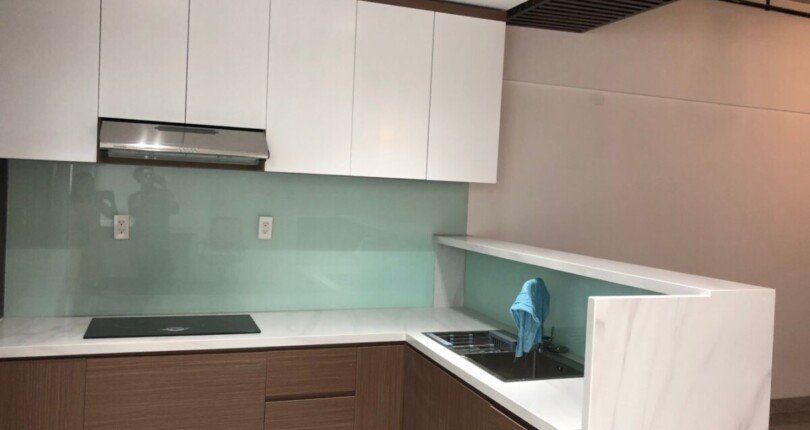 bep can ho cho thue 810x430 - Cho thuê căn hộ chung cư Scenic Valley 2, 101m2, nội thất đầy đủ, giá 1000usd/tháng, xem nhà dễ.