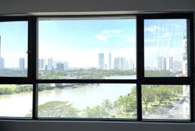 cua-so-phong-khach-truc-dien-song