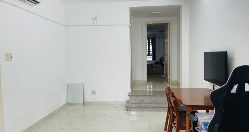 hinh anh phong khach nha dat ban 810x430 - Giá mua bán nhà khu phố Hưng Gia 1 Phú Mỹ Hưng T2/2024