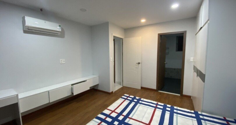 hinh anh phong ngu can ho ban 2 810x430 - Bán căn hộ chung cư Hưng Phúc 1, diện tích 78m2, giá 4.5 tỷ, nội thất đầy đủ, xem nhà dễ.