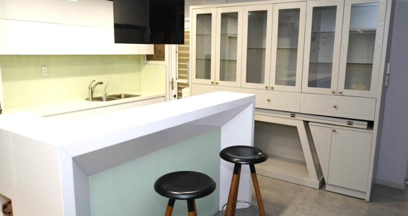 khong gian bep 2 810x430 - Giá bán căn hộ vị trí 02 Chung cư Happy Valley Block K t3/2024