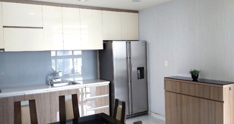 khong gian bep va phong an 2 810x430 - Giá mua bán căn hộ 3 phòng ngủ trực diện hồ bơi Chung cư Star Hill T3/2024