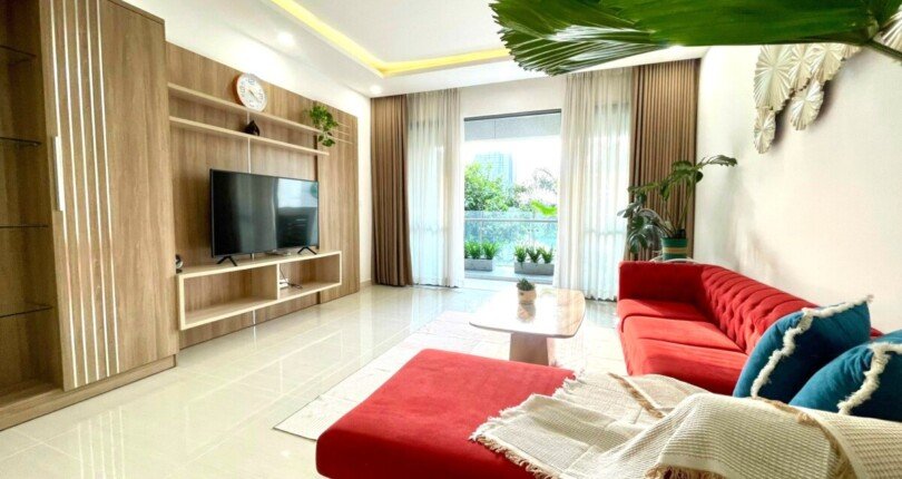 khong gian phong khach can ho 1 810x430 - Duy nhất bán căn hộ Riverpark Premier cùng sàn hồ bơi, căn góc view sông giá 12,5 tỷ